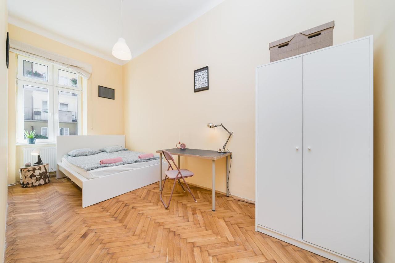 Homely 4 Bedroom Apartment - Old Town - By Upstairs Краков Экстерьер фото