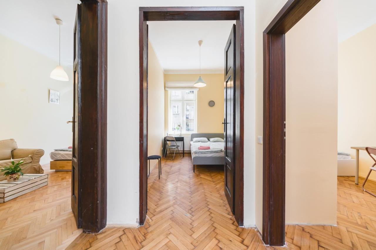 Homely 4 Bedroom Apartment - Old Town - By Upstairs Краков Экстерьер фото