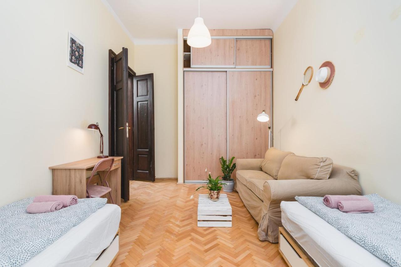Homely 4 Bedroom Apartment - Old Town - By Upstairs Краков Экстерьер фото