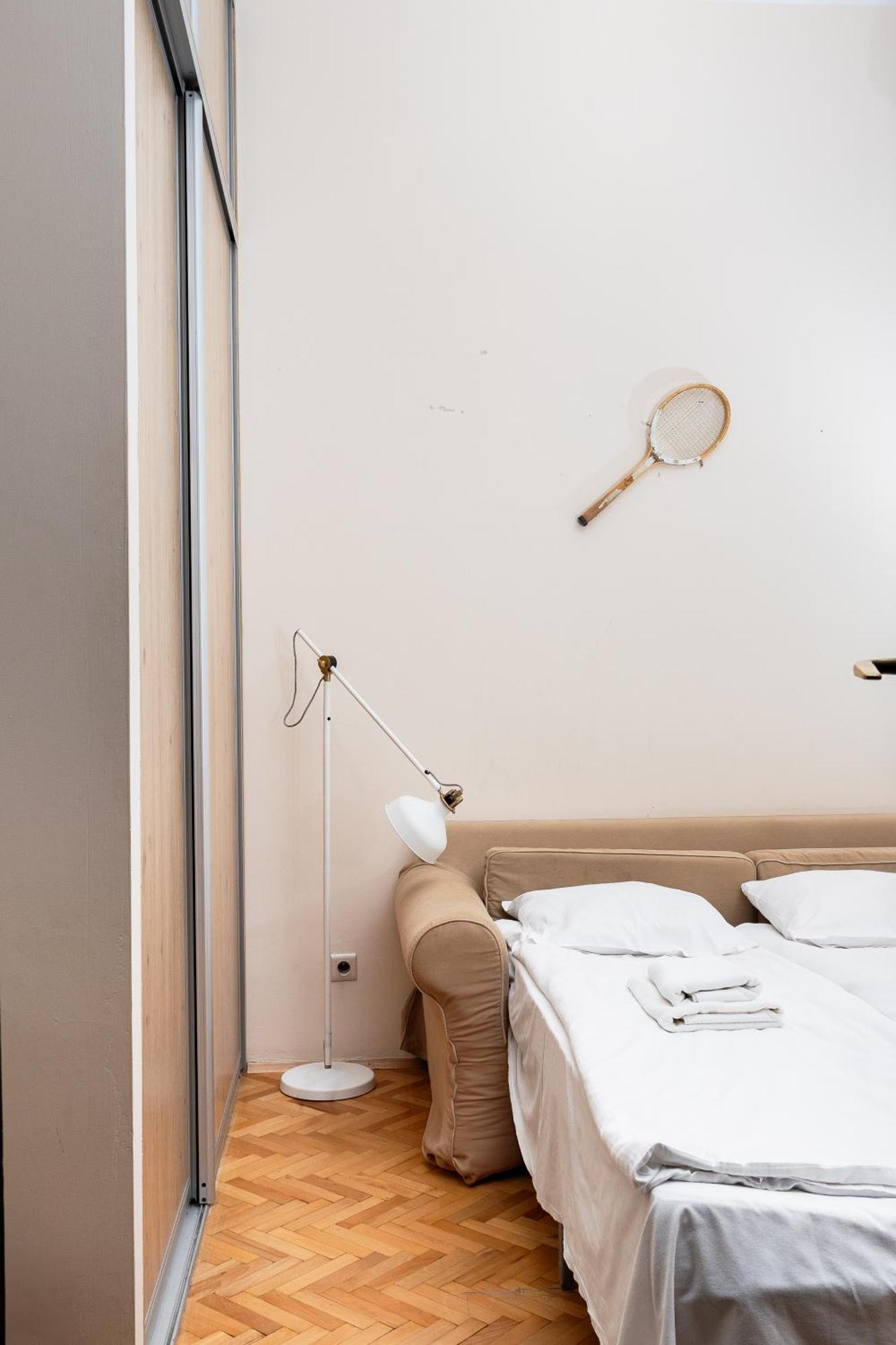 Homely 4 Bedroom Apartment - Old Town - By Upstairs Краков Экстерьер фото