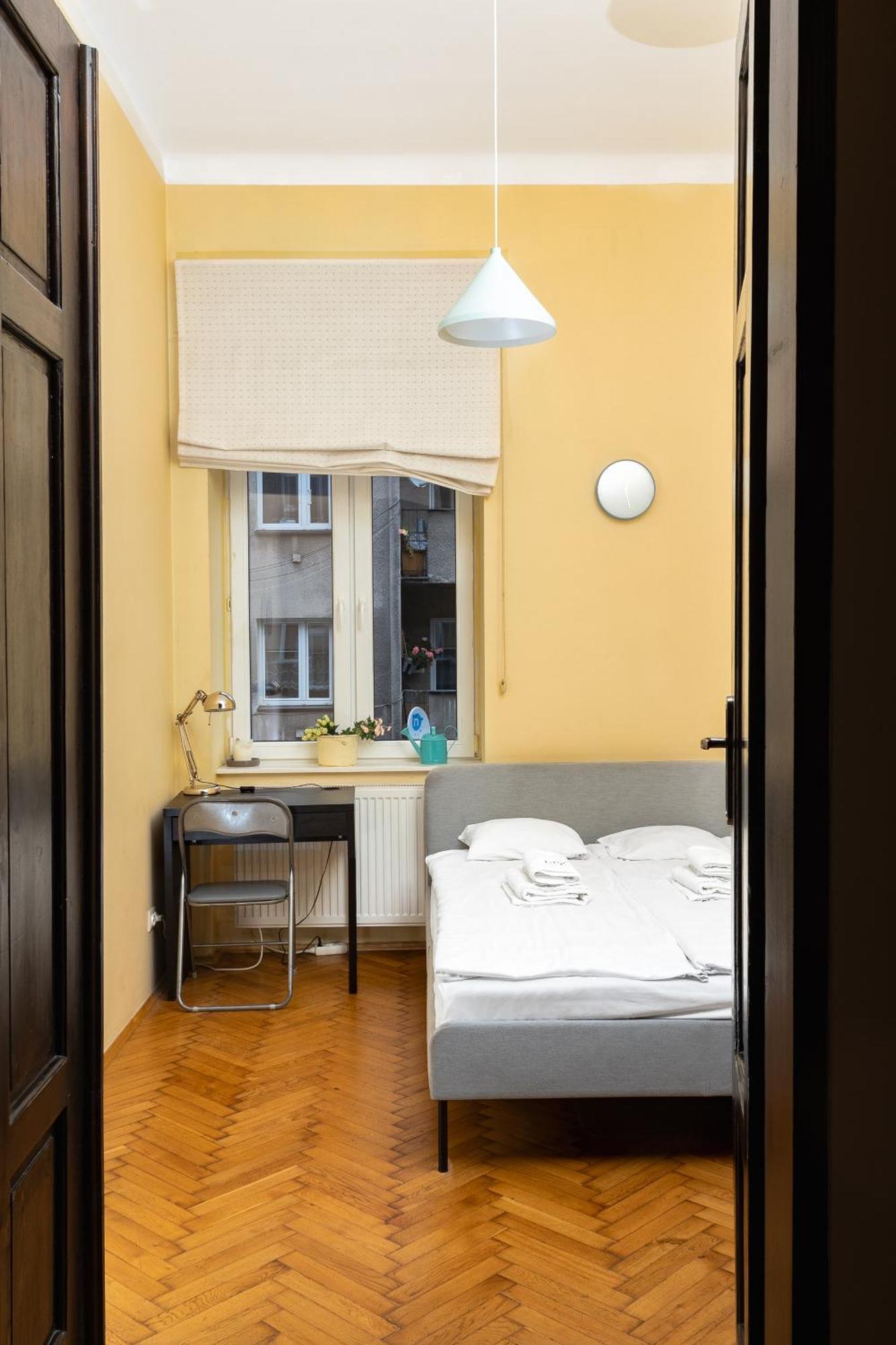 Homely 4 Bedroom Apartment - Old Town - By Upstairs Краков Экстерьер фото