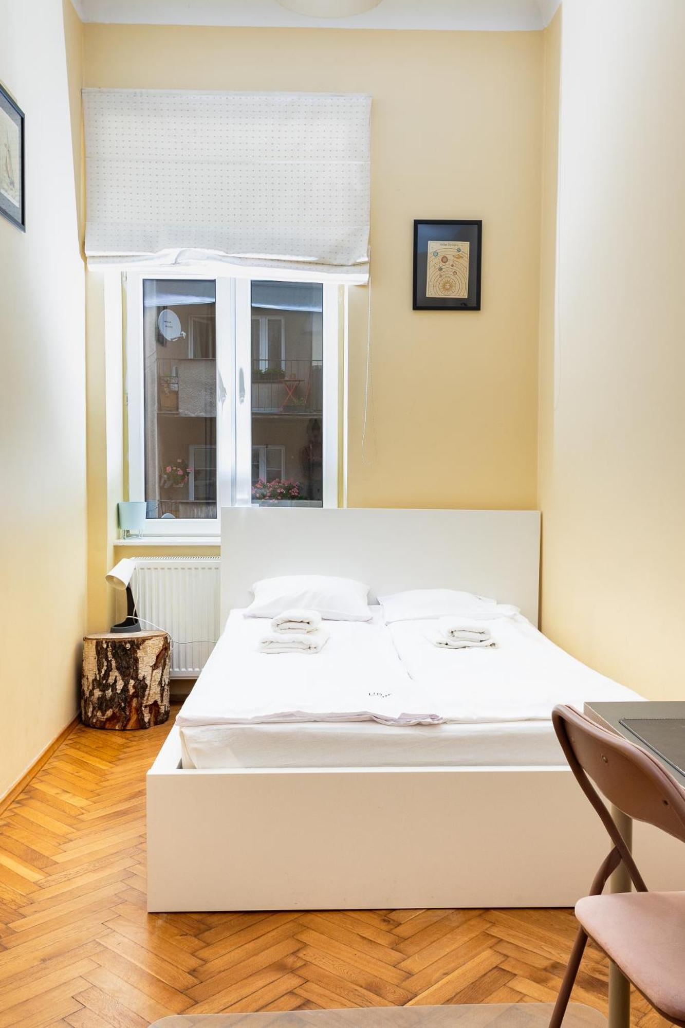 Homely 4 Bedroom Apartment - Old Town - By Upstairs Краков Экстерьер фото