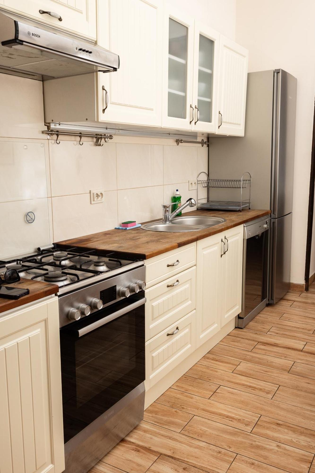 Homely 4 Bedroom Apartment - Old Town - By Upstairs Краков Экстерьер фото